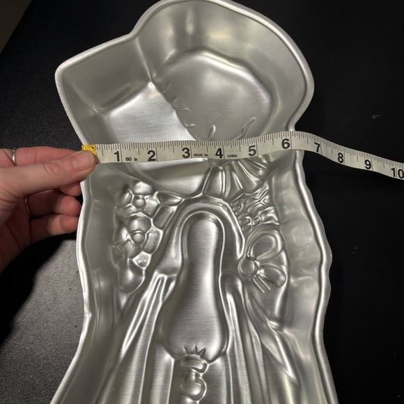 Vintage Aluminum Cake Pan Mold 502-194 Wilton 1975 Holly Hobbie Cottage Prairie - Picture 6 of 8